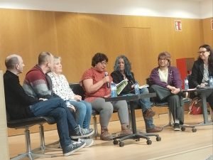 Mesa de participantes compartiendo experiencias sobre la Gestión Colaborativa de la Medicación en Barcelona.